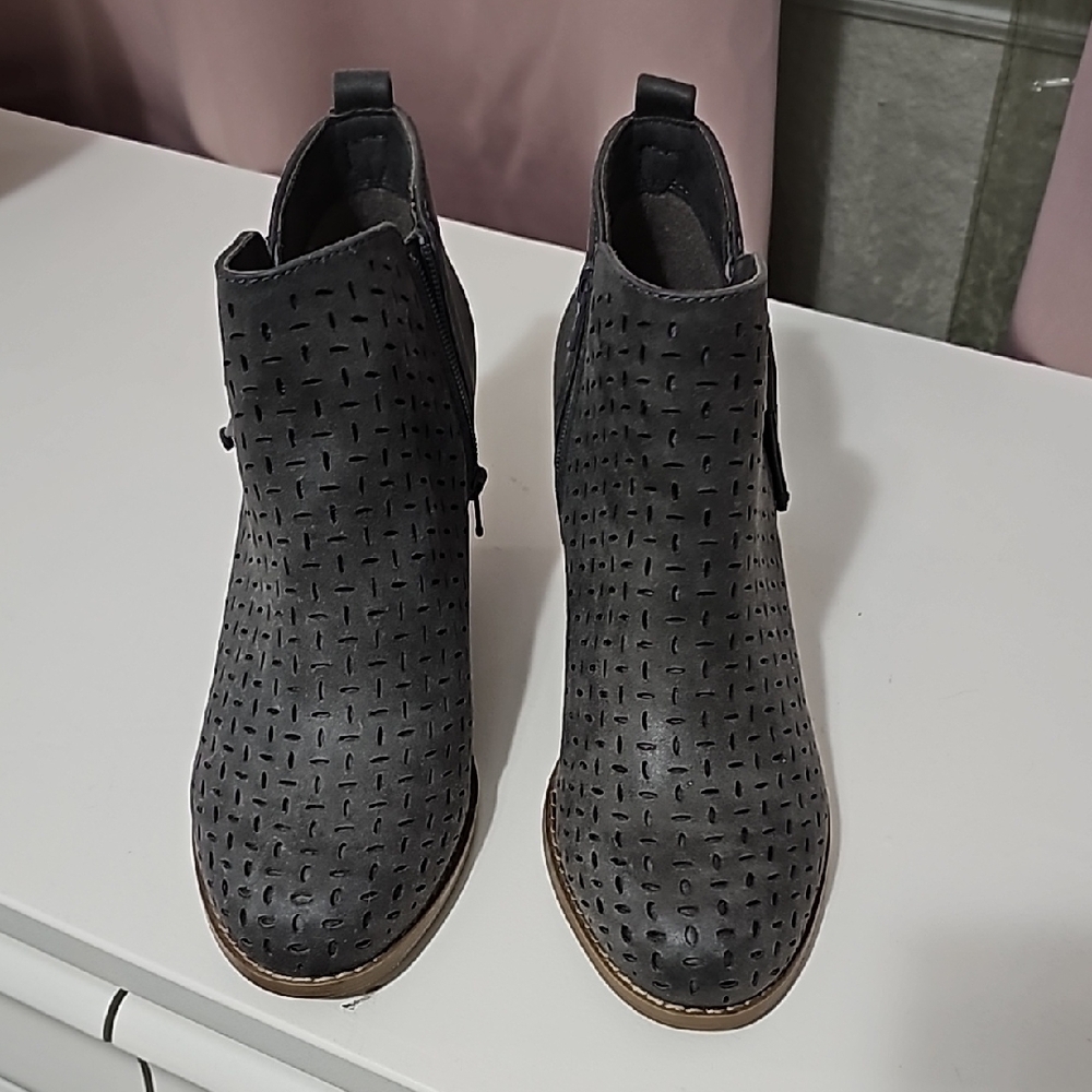 Dark gray Ankle Boots with Textured Upper and Side Zipper